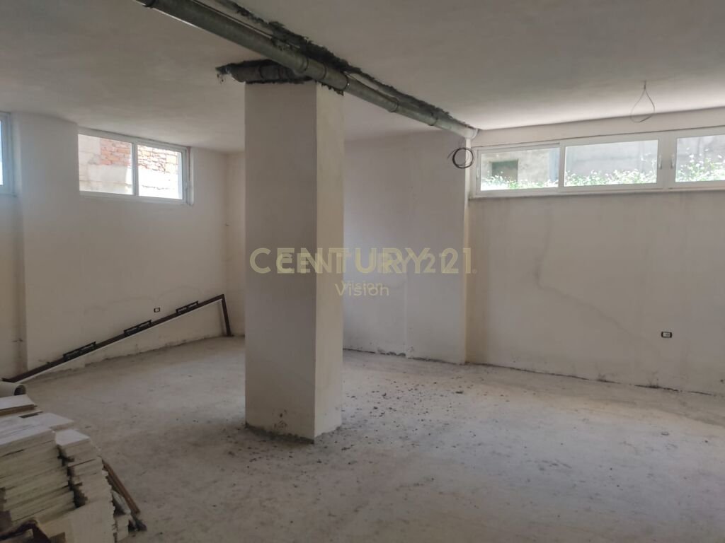 Ambiente comercial para alugar perto da rua gjanë, Shkodër | 266 m²