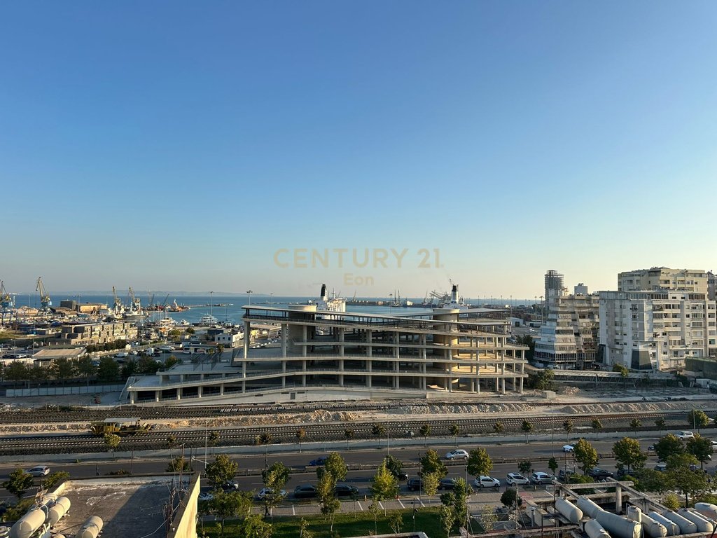 Apartamento 1+1 en venta en el centro de durres con vista al puerto, cerca de ujesjellesit! (5)