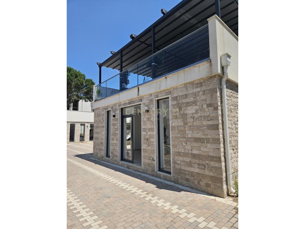 Espace commercial à louer au san pietro resort, baie de lalzi, Durrës | 26 m²