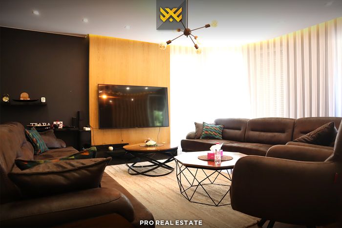 Casa de 296m² à venda em uglarë