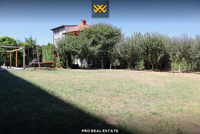 Maison de 296m² à vendre à uglarë