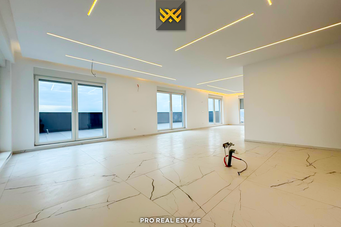 Banesë / penthouse 200m² + 100m² për #shitje në bregun e diellit