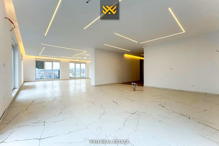 Banesë / penthouse 200m² + 100m² për #shitje në bregun e diellit