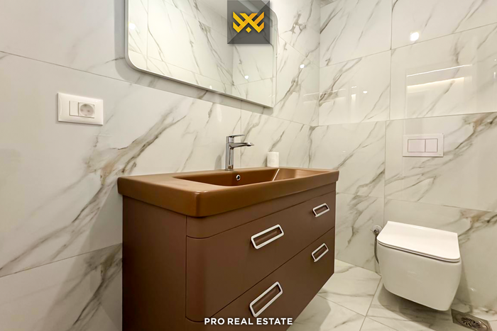 Banesë / penthouse 200m² + 100m² për #shitje në bregun e diellit