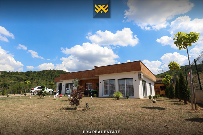 Casa di 200m² in vendita a gërmi