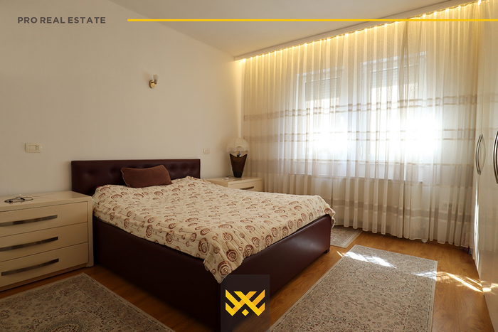 Shtëpi 633m² në #shitje në Veternik.