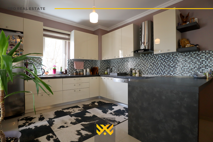 Shtëpi 633m² në #shitje në Veternik.