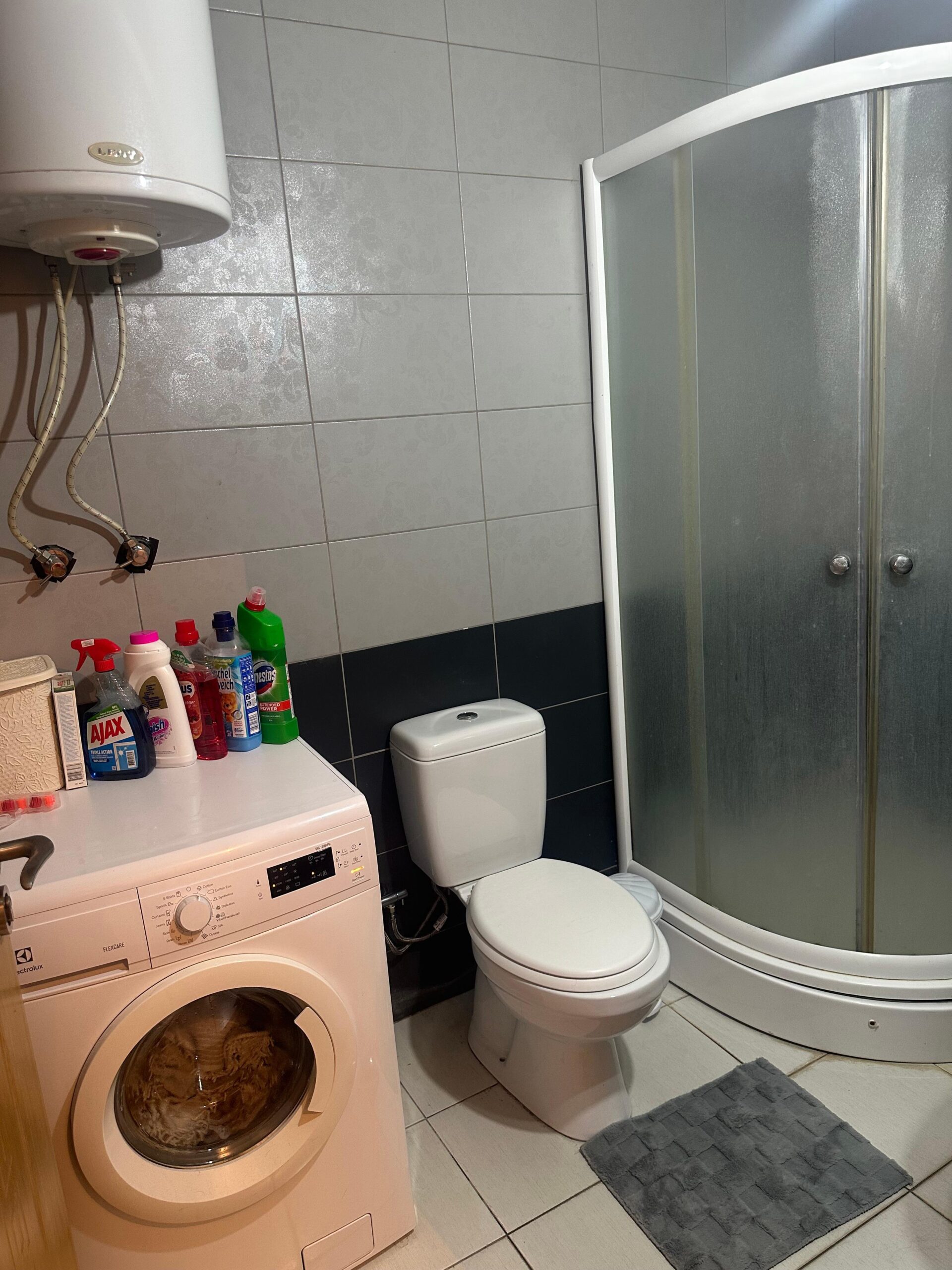 Banesë me qira 1+1 në qendër