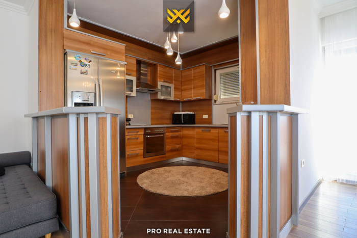 Banesë penthouse 140m² + 160m² me #qira te Mati 1