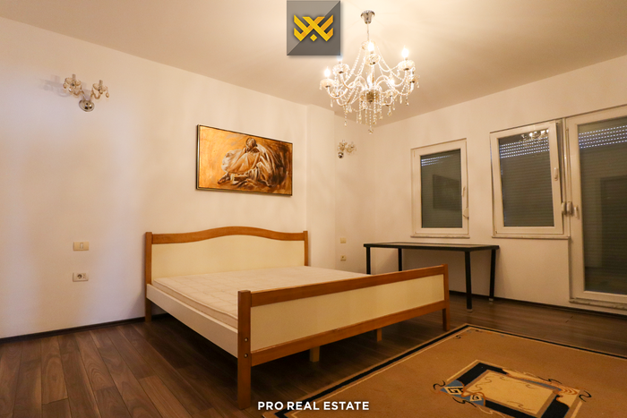 Banesë penthouse 140m² + 160m² me #qira te Mati 1