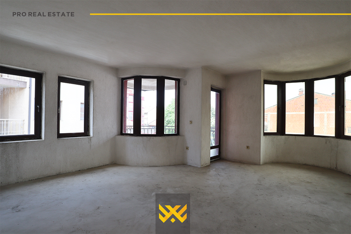 House 1200m² for sale in kolovicë.