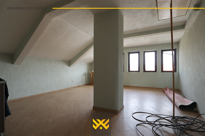 House 1200m² for sale in kolovicë.