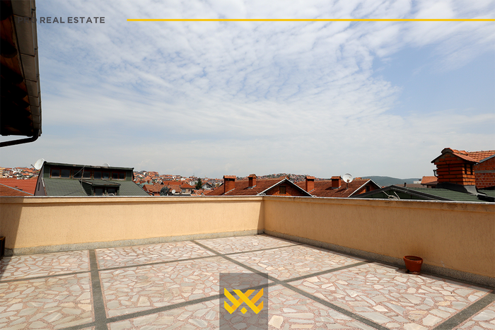 House 1200m² for sale in kolovicë.