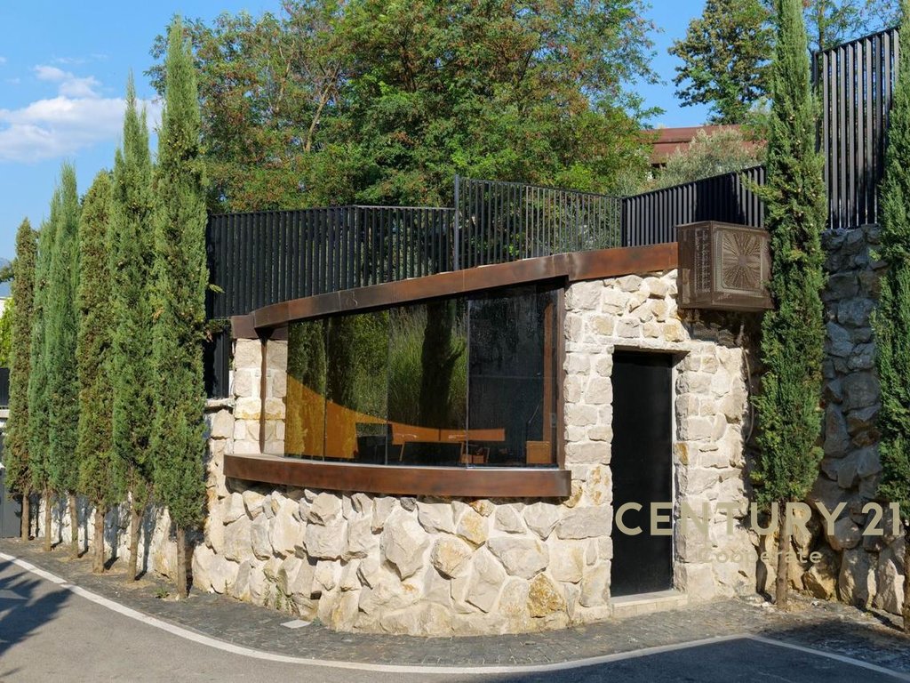 Premium villa, furnished and with a swimming pool near the quiet nature, around sauku roundabout