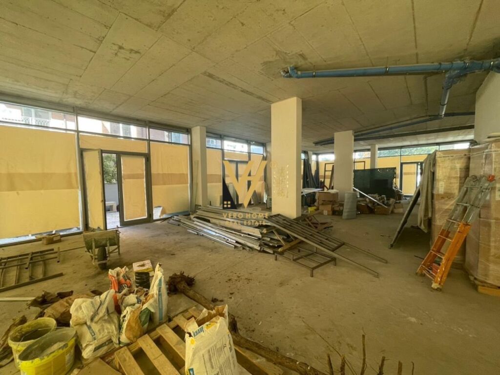 Vendesi negozio in via Elbasan 376 metri quadrati