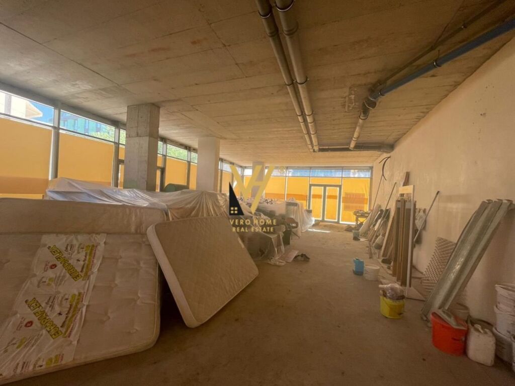 Vendesi negozio in via Elbasan 376 metri quadrati