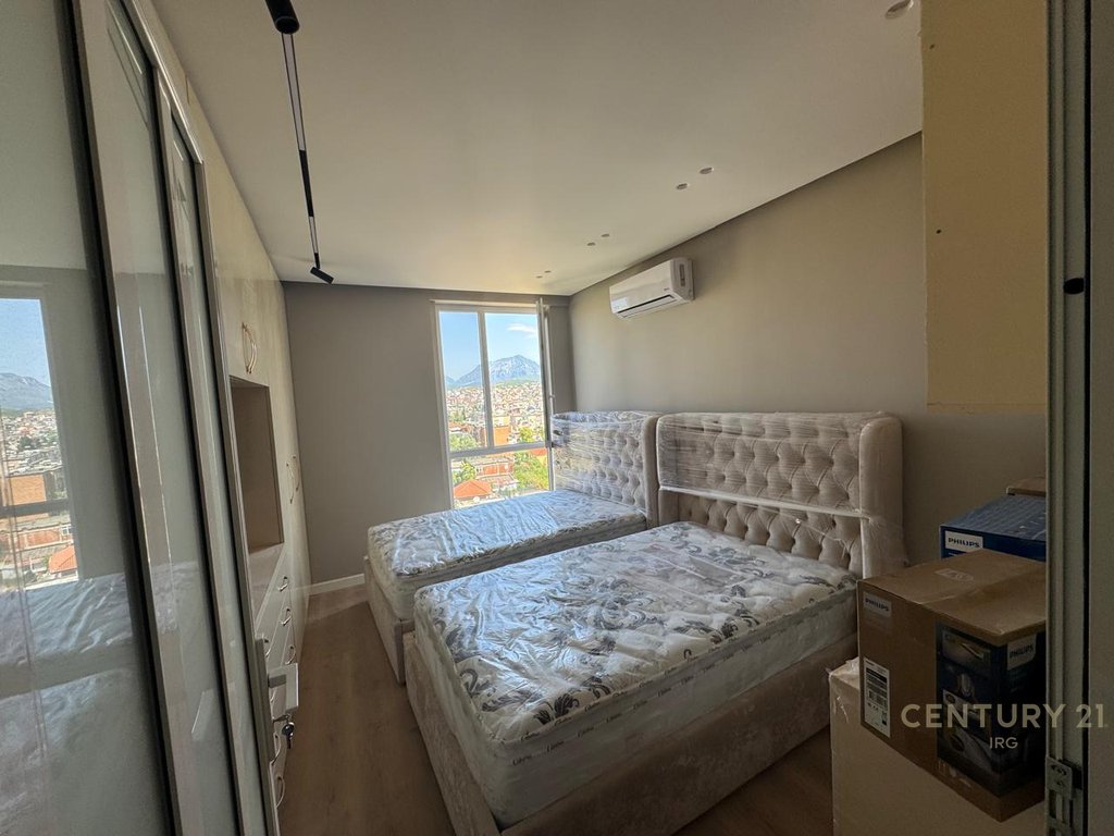 Apartament 2+1+2 per shitje tek shkolla e bashkuar!