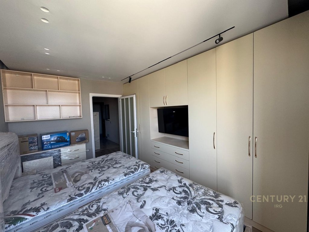 Apartament 2+1+2 per shitje tek shkolla e bashkuar!