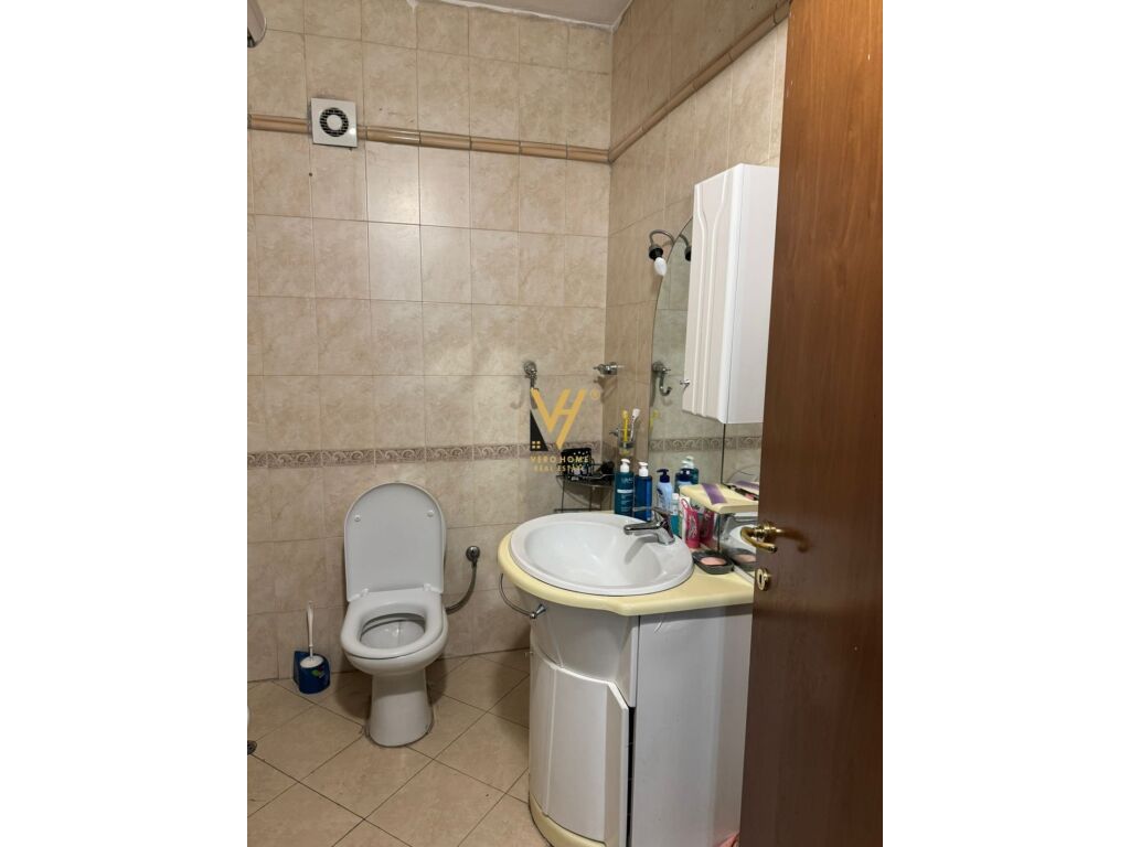Jepet apartament 2+1+2+ballkon me qera te sheshi skenderbej 120 metra katror