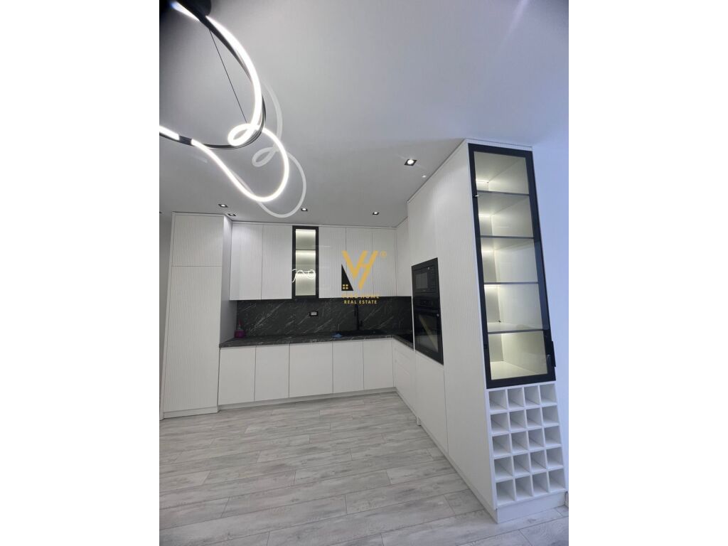Appartement 3+1+2+balcon à louer au complexe delijorgji 111 mètres carrés