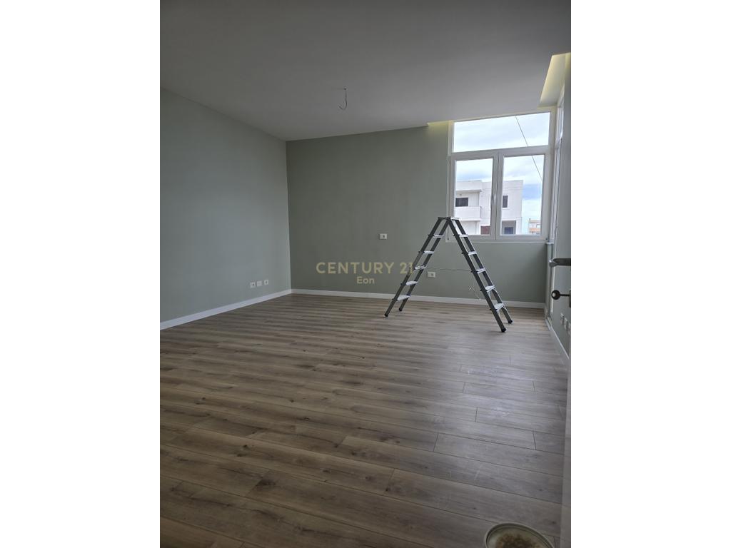 Piso 2+1 en venta con veranda en durres! (2)