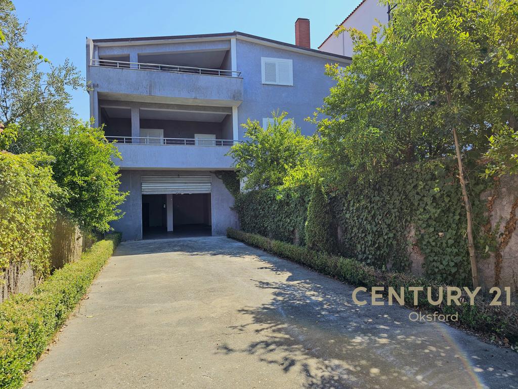 Villa mit 3 etagen in sukth, durres