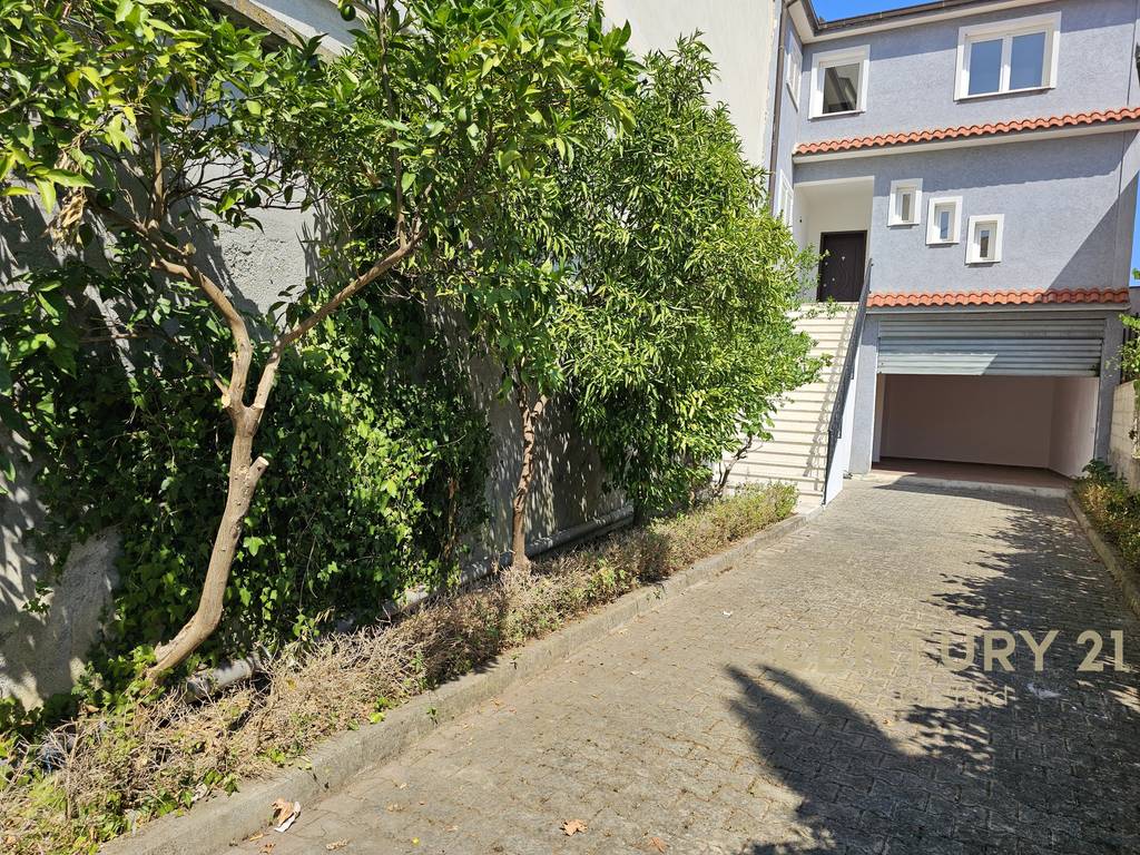 Villa mit 3 etagen in sukth, durres