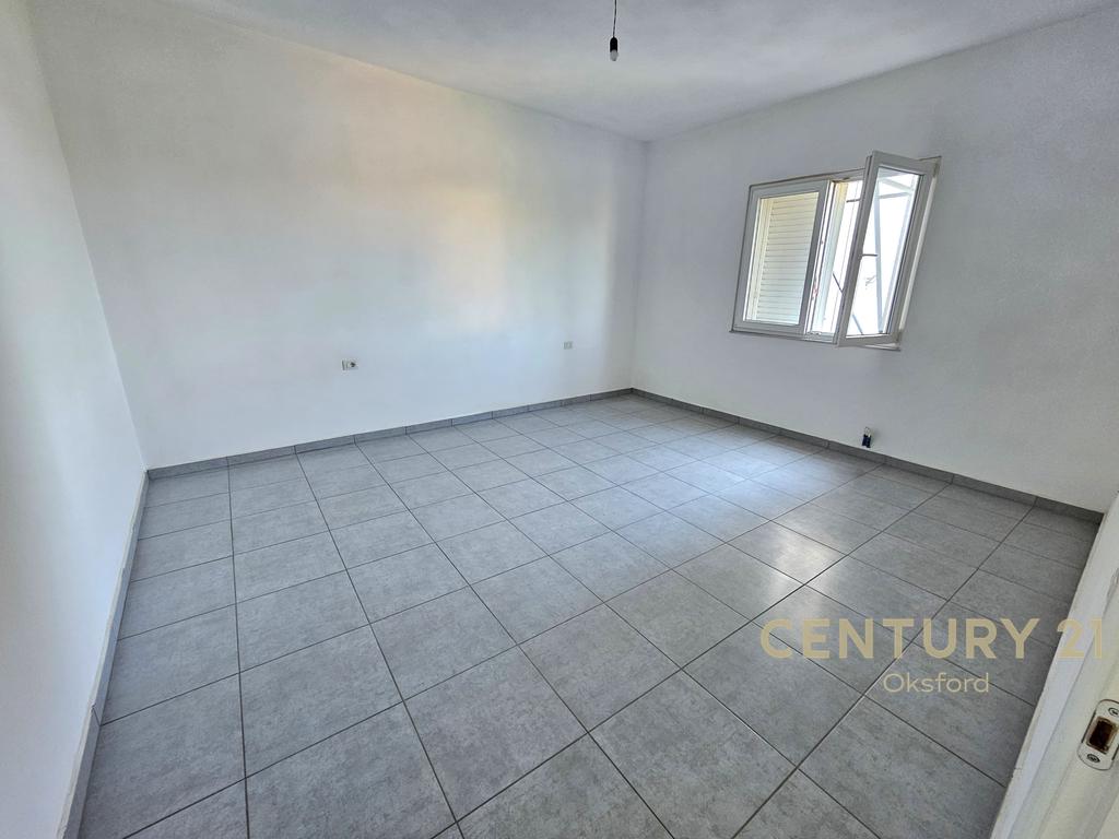 Villa mit 3 etagen in sukth, durres