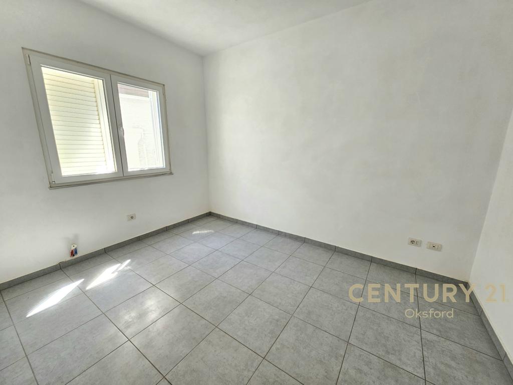 Villa mit 3 etagen in sukth, durres