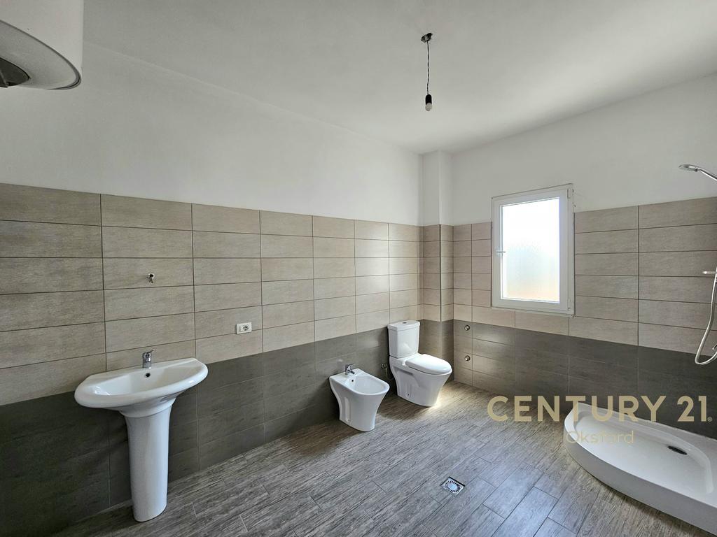 Villa mit 3 etagen in sukth, durres