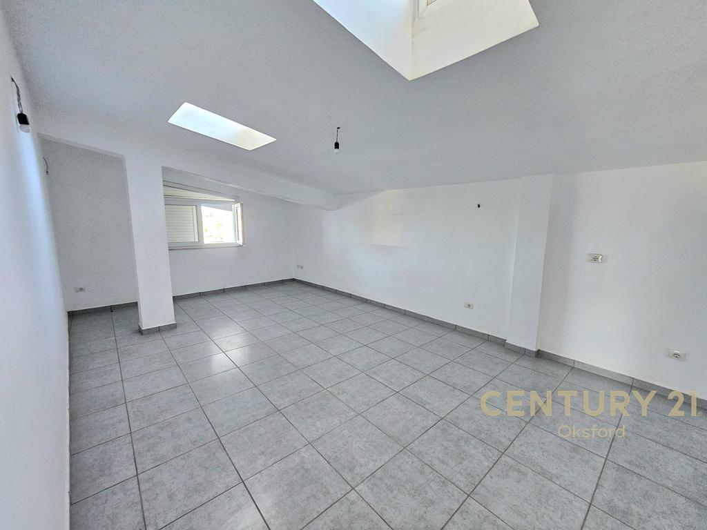 Villa mit 3 etagen in sukth, durres