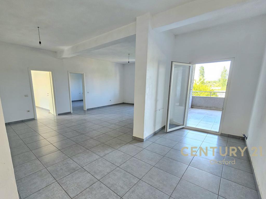 Villa mit 3 etagen in sukth, durres