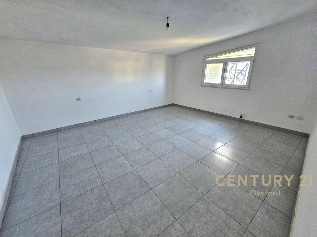 Villa mit 3 etagen in sukth, durres