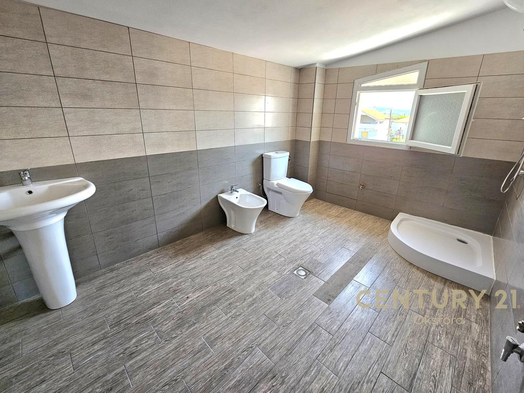 Villa mit 3 etagen in sukth, durres