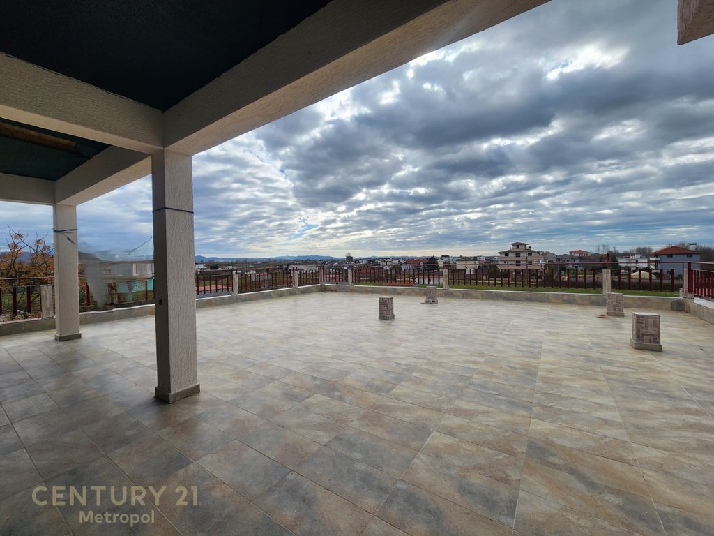Villa mit 3 etagen in sukth, durres