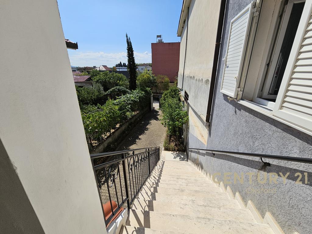 Villa mit 3 etagen in sukth, durres
