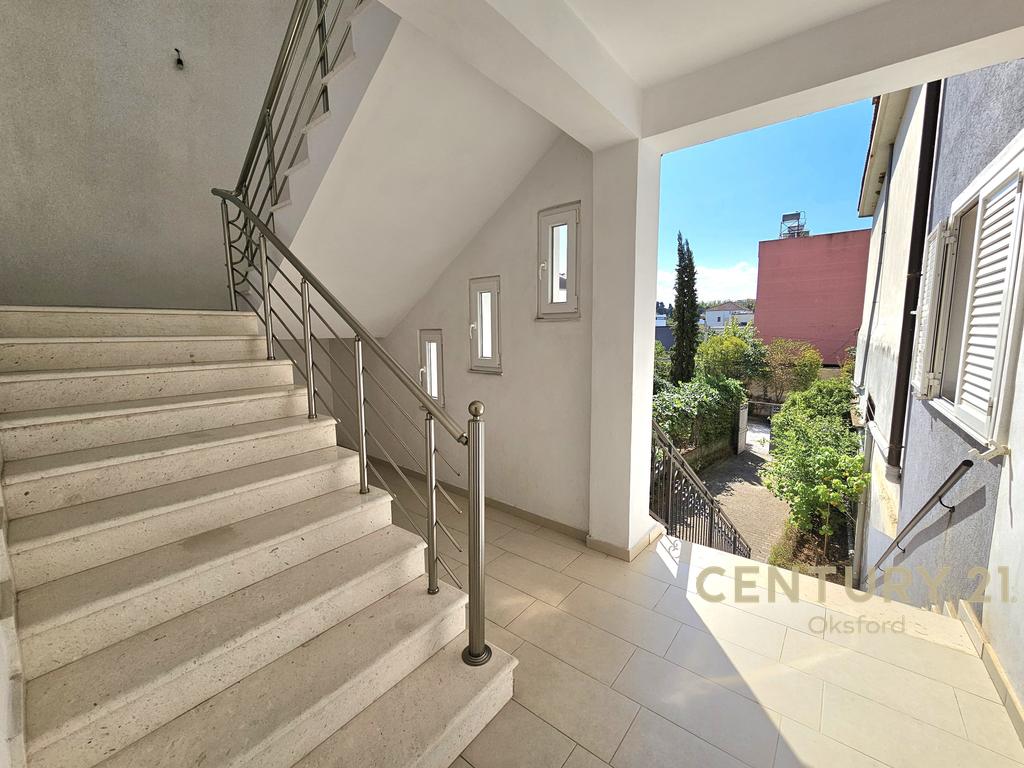 Villa mit 3 etagen in sukth, durres