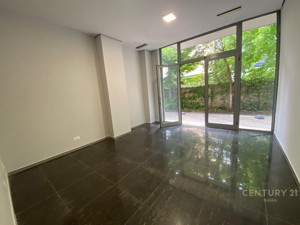 Commercial space for rent 2 floors in laprake, near raiffeisen bank