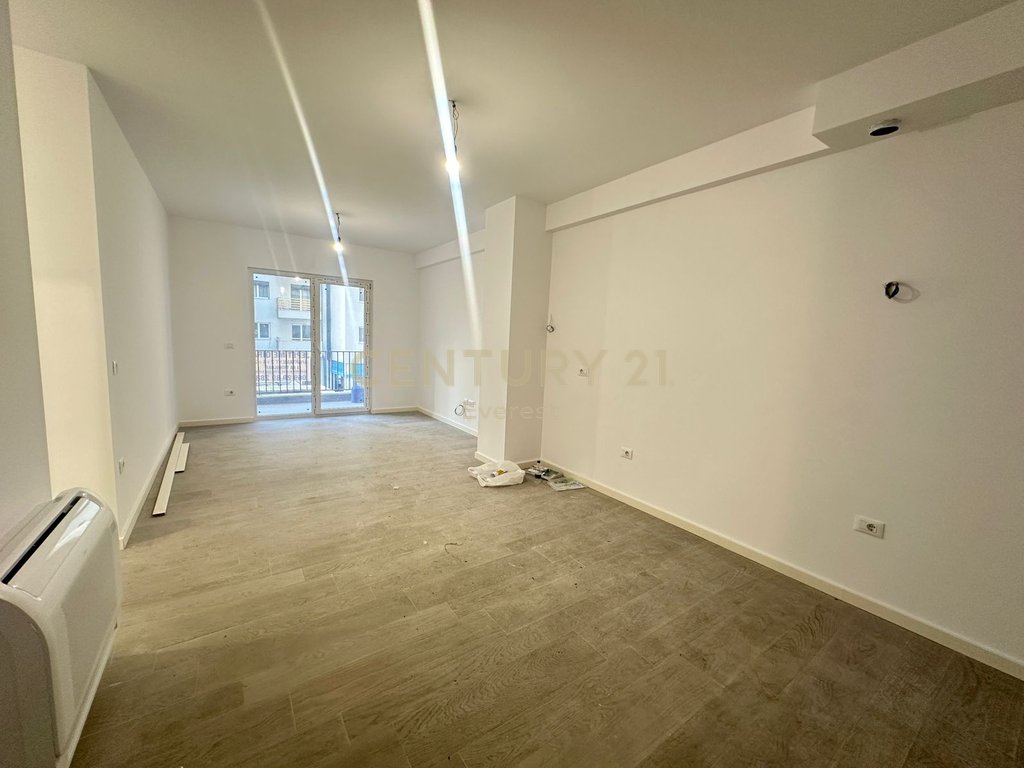Commercial space for rent 2 floors in laprake, near raiffeisen bank