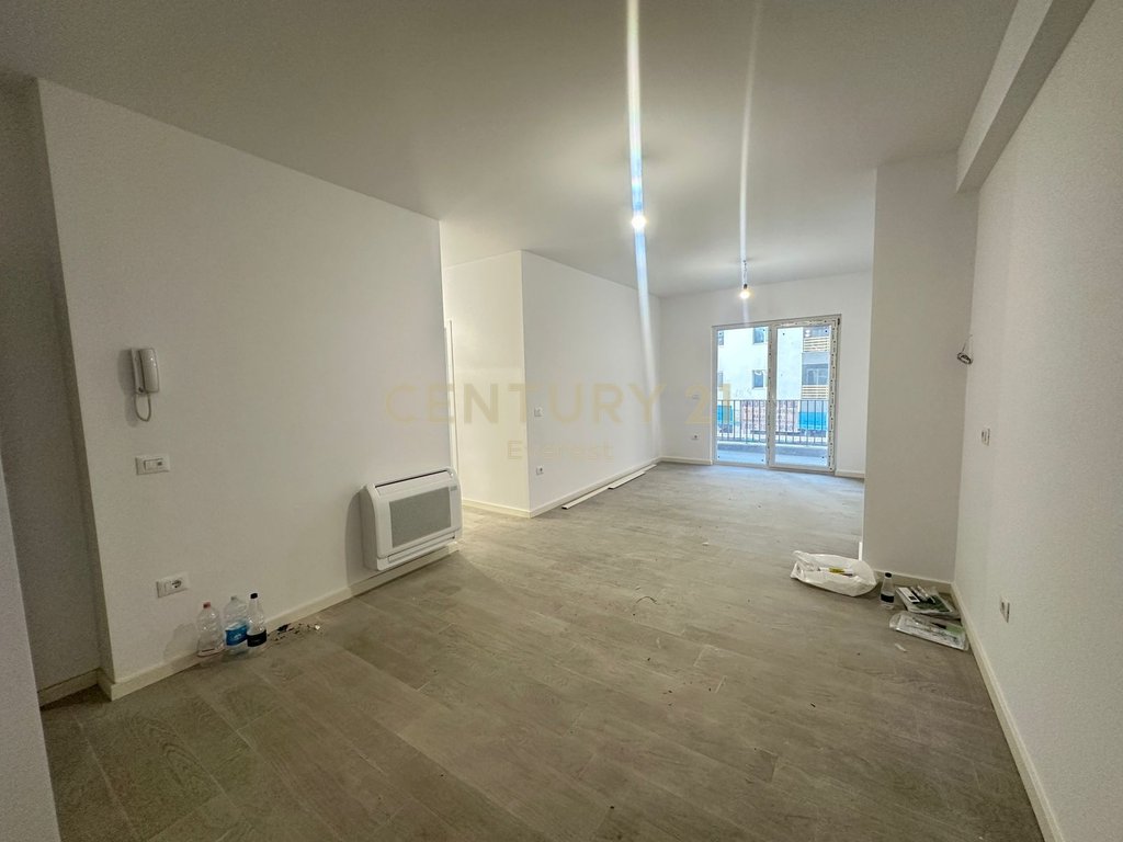 Commercial space for rent 2 floors in laprake, near raiffeisen bank