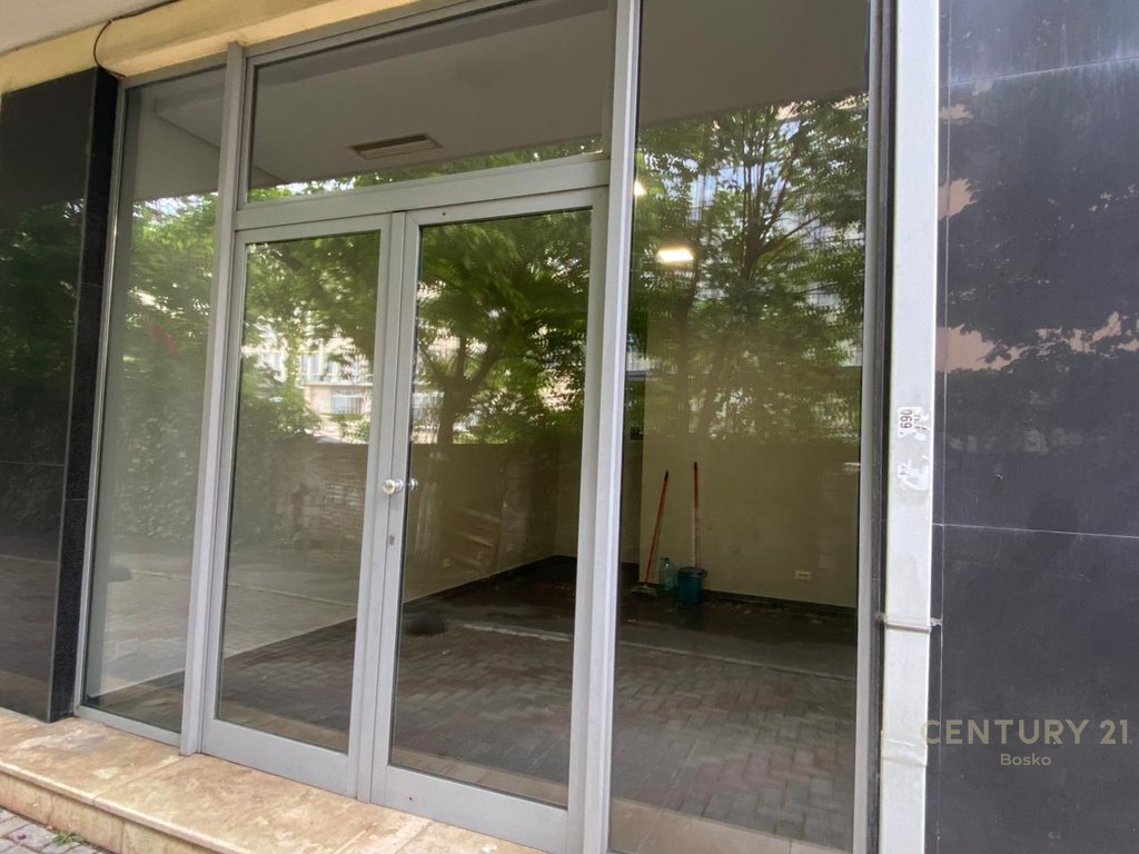 Commercial space for rent 2 floors in laprake, near raiffeisen bank