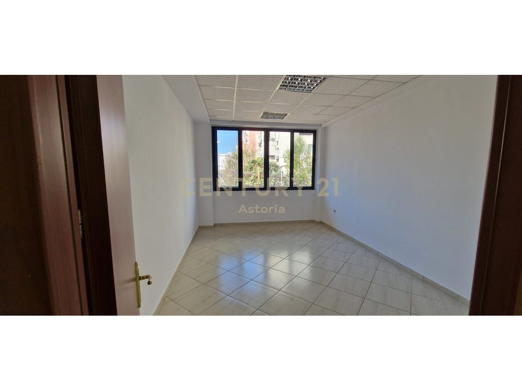 Commercial space for rent 2 floors in laprake, near raiffeisen bank