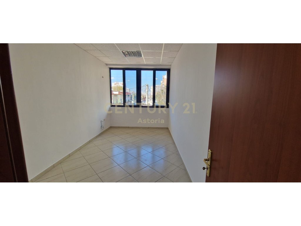 Commercial space for rent 2 floors in laprake, near raiffeisen bank