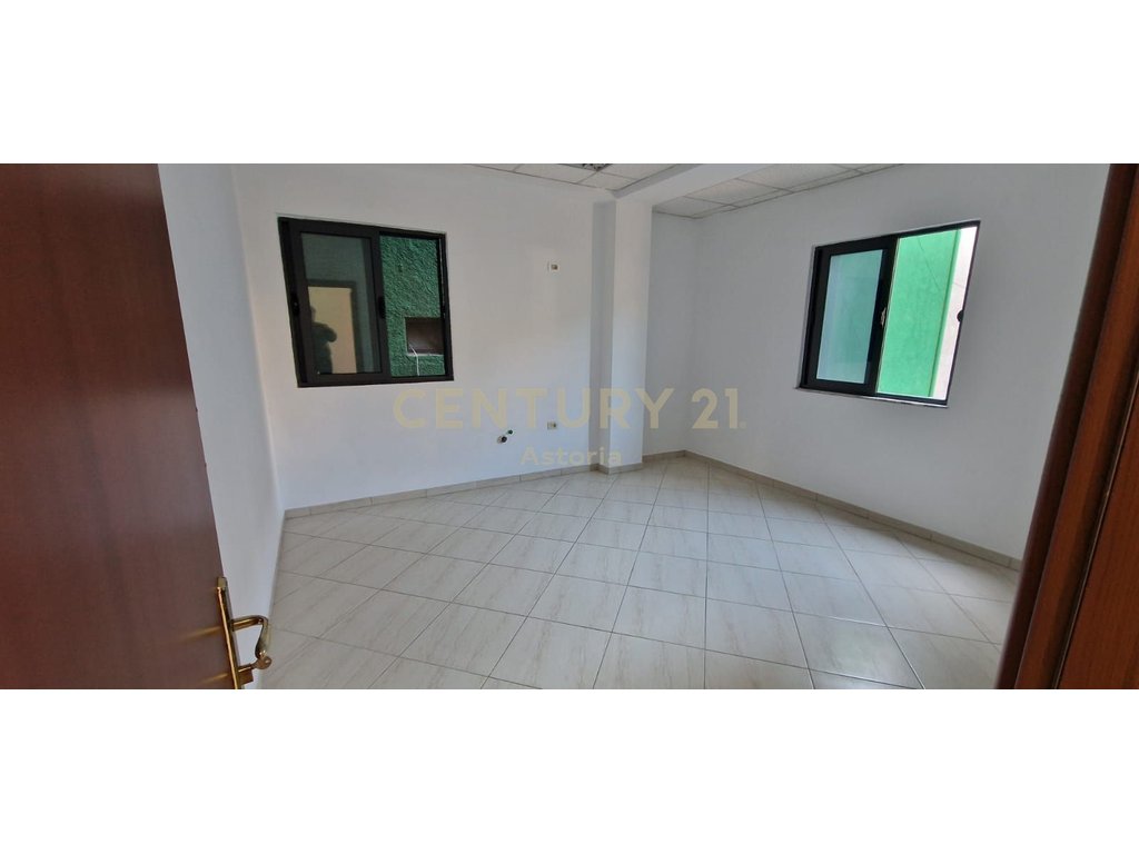 Commercial space for rent 2 floors in laprake, near raiffeisen bank