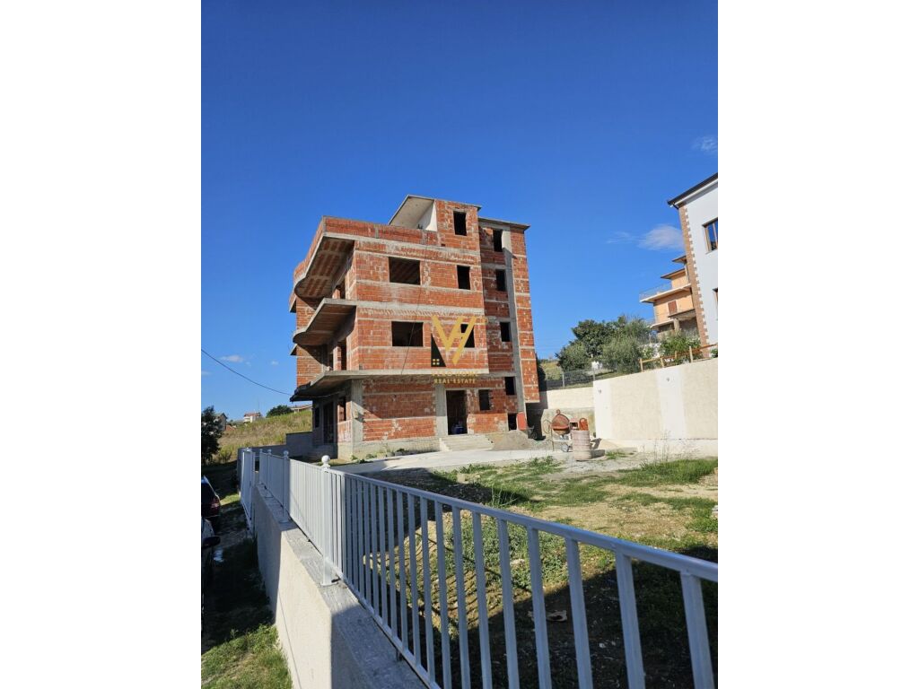 Villa mit vier etagen in plepat, durres 1134