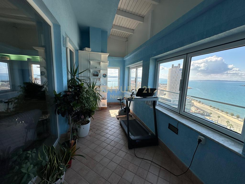 Attico in vendita con vista mare nella zona di vollges