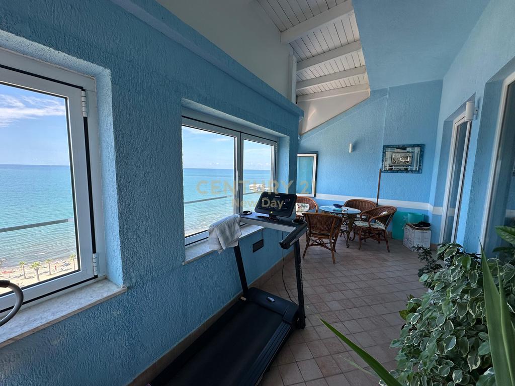 Attico in vendita con vista mare nella zona di vollges