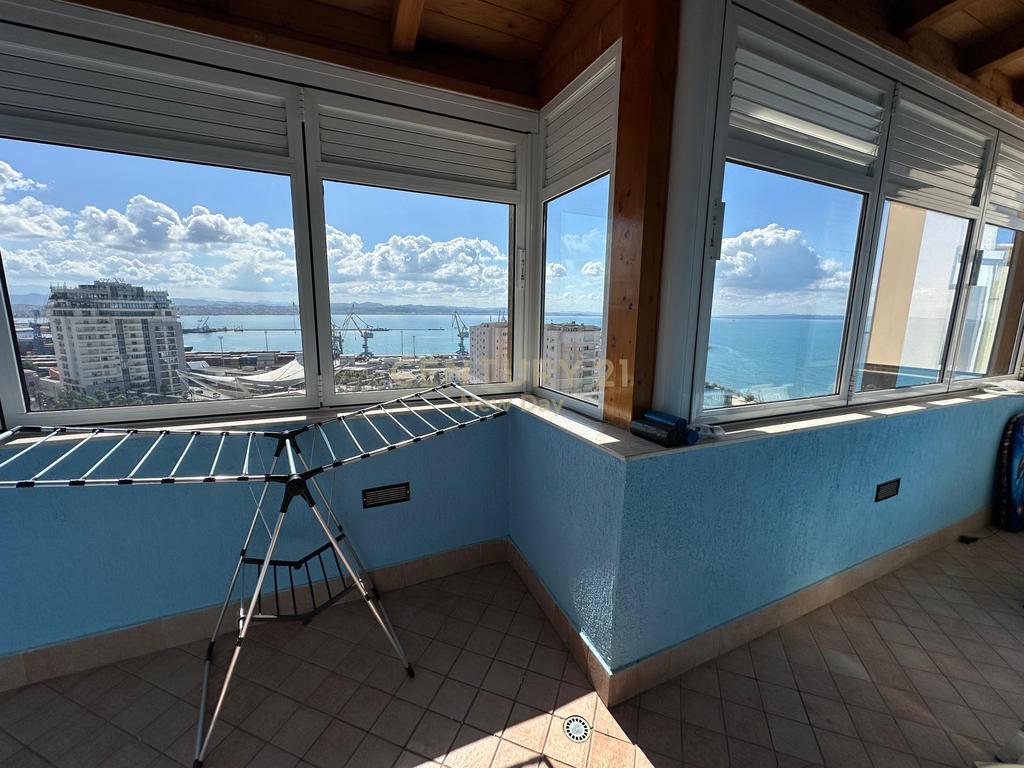 Attico in vendita con vista mare nella zona di vollges