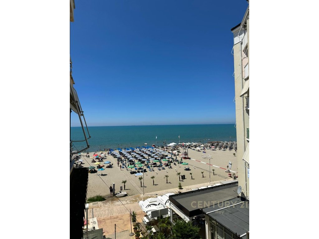 Shitet apartament vij e par pamje deti !!!