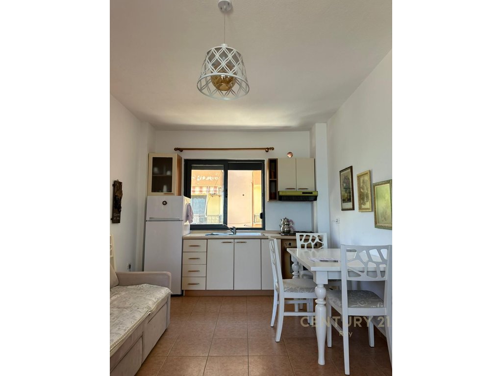 Shitet apartament vij e par pamje deti !!!